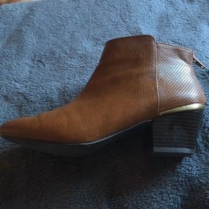 Jennifer Lopez brown booties